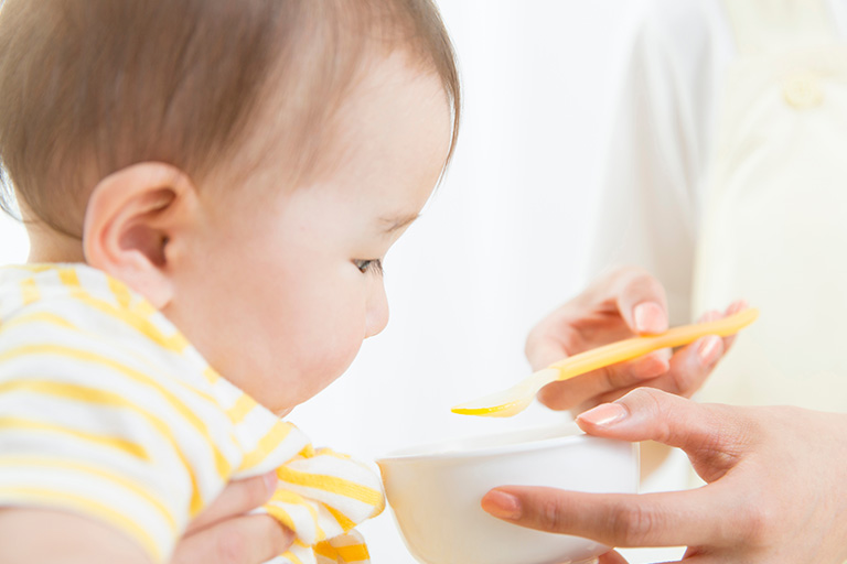 離乳食はお口を育てる!「正しく食べる」が大切な理由